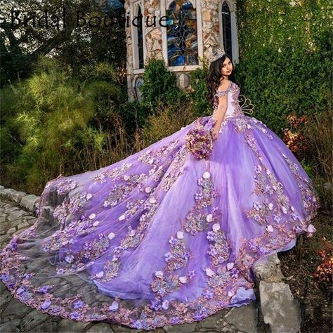 Light Purple Quinceanera Dresses, Purple Quince Dress, Gold Quince Dress, Vestido Color Lila, Purple Quinceanera, Quince Dresses Purple, Debut Gowns, Xv Dresses, Purple Quinceanera Dresses