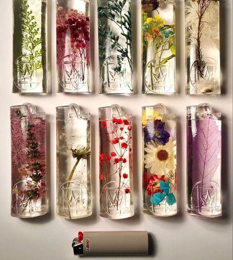 Gift ideas for people who quit smoking! Give them a diy resin lighter, it doesnt light. Bic Lighter Crafts Diy, Lighter Art, Box Crafts, Bic Lighter, Lighter Case, Light Crafts, Diy Resin Art, Pocket Light, Diy Resin