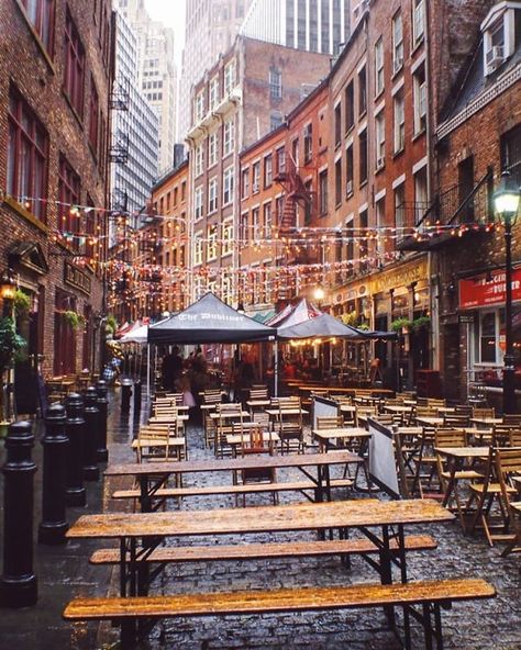 Oktoberfest On Stone Street Financial District Nyc, Jason Lee, Voyage New York, Stone Street, City Lifestyle, Chrysler Building, Financial District, East Village, Nova York