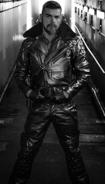 Leather Clothes, Mens Leather Clothing, Leather Gear, Masculine Men, Leather Man, Motorcycle Leather, Leather Denim, Men In Uniform, Leather Outfit