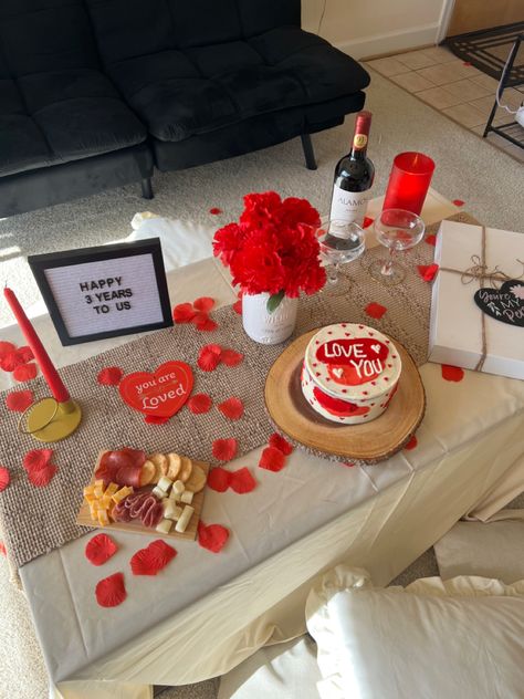 Easy idea to surprise your love one in your anniversary. Decorate and buy or cook their favorite food Picnic At Home, Anniversary Picnic, Room Surprise, Romantic Room Surprise, Romantic Room, Birthday Decoration, Favorite Food, Relationship Quotes, Birthday Decorations