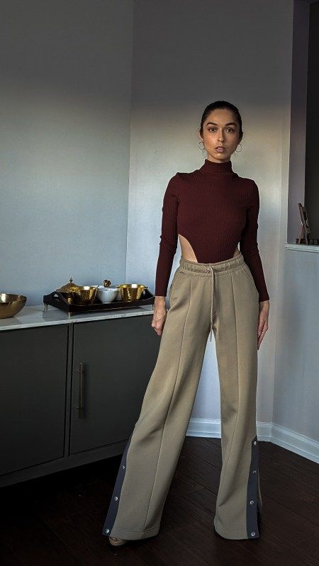 Maroon Wide Leg Pants Outfit, Maroon Bodysuit Outfit, Wide Leg Khaki Pants Outfit, Wide Leg Trousers Outfit Classy, Leg Trousers Outfit, Maroon Turtleneck, Wide Leg Trousers Outfit, Maroon Bodysuit, Khaki Pants Outfit