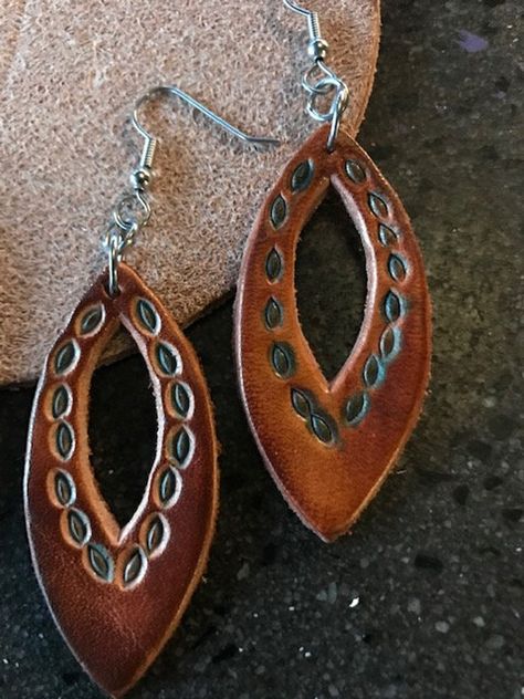 Boho Leather Hand Tooled Earrings in Eclipse Shape Boho Chic - Etsy Australia Tooled Earrings, Tooled Leather Earrings, Handmade Leather Work, Leather Creations, Diy Earrings Easy, Handmade Leather Jewelry, Diy Leather Projects, Diy Slippers, Leather Jewelry Diy