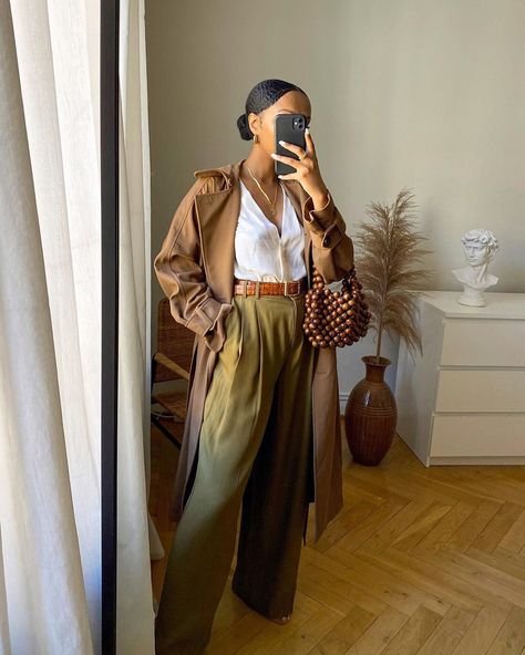 75 inspirational black fashion influencers to follow | HUSSKIE Earth Tone Outfits Black Women, Feminine Lookbook, Fall Teas, Earth Tone Fashion, Earth Tone Clothes, Earth Tone Outfits, Dark Academia Outfit, Simple Style Outfits, Academia Style