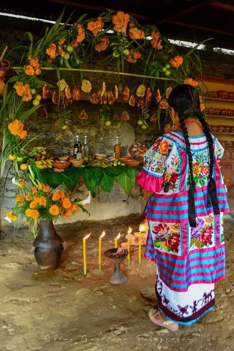 Old Mexico Aesthetic, 2000s Women, Chicana Style, Hispanic Culture, Mexico Style, Mexico Culture, Mexican Women, South Of The Border, Mexican American