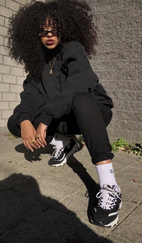 Big Curly Hair, Pelo Afro, Curly Hair Styles Easy, Tomboy Outfits, Swaggy Outfits, Curly Girl, Love Hair, Teenage Fashion Outfits, Aesthetic Hair