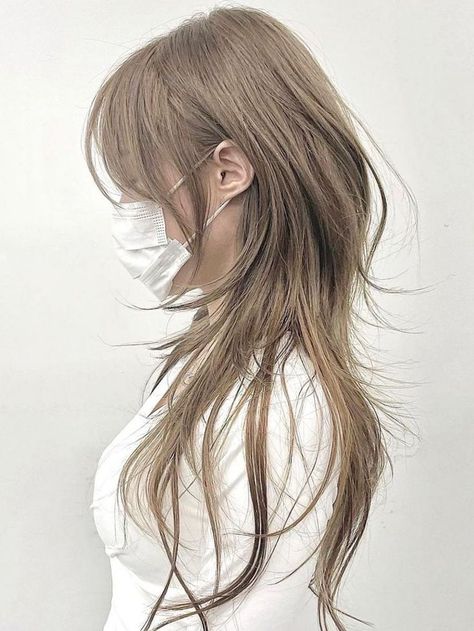 (Korean Layered Haircut) hush cut for long, ash blonde hair Hush Cut, Hair Inspiration Long, Hairstyles For Layered Hair, Women's Hairstyles, Hair Stylies, Haircuts For Medium Hair, Haircuts Straight Hair, Hairstyles Curly, Tone Hair