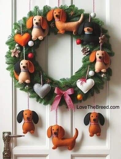 Felt Dog Ornament, Felt Christmas Decorations, Dachshund Christmas, Navidad Christmas, Christmas Door Decorations, Raise Money, Christmas Wreaths Diy, Felt Christmas, Felt Ornaments