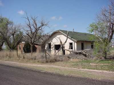 Ghost Towns in Texas | Middlewell, Texas, a Panhandle Ghost Town. Ghost Towns Of America, Abandoned Towns, Derilict Buildings, Texas Panhandle, Abandoned Village, Abandoned Town, Creepy Places, Abandoned Homes, Old Abandoned Houses