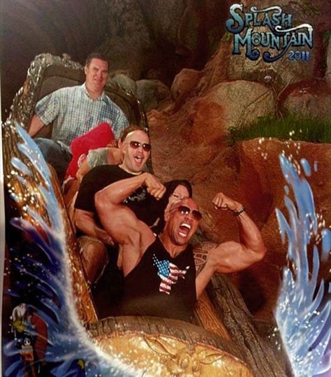 The "Can You Smell What The Rock Is Cooking?" (Dwayne Johnson only.) | The 31 Greatest Roller Coaster Poses Roller Coaster Pictures, Mountain Pics, Rollercoaster Funny, Funny Disney Pictures, Mountain Pictures, Splash Mountain, Disney Rides, Amusement Park Rides, Rock Johnson