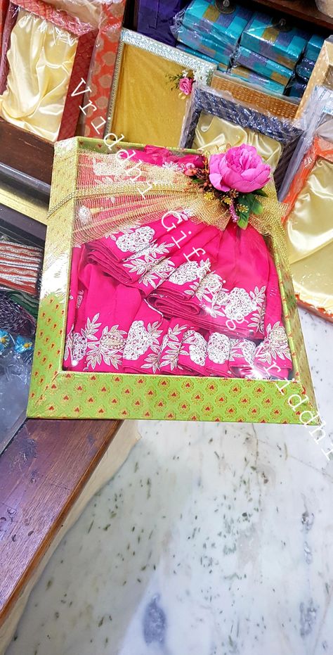 Jewellery Packing Ideas, Saree Packing Ideas, Saree Packing Ideas Wedding, Jewellery Packing, Saree Packing, Dress Packing, Wedding Packing, Wedding Gift Hampers, Wedding Gift Pack