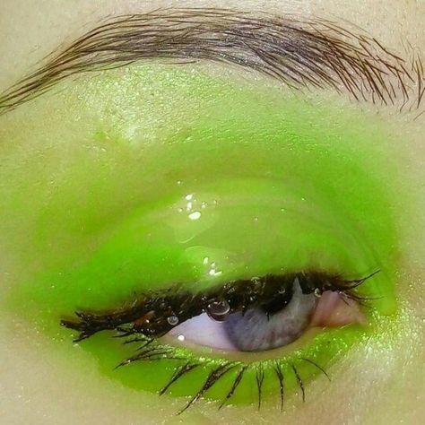 Festival Make Up, Revolution Eyeshadow, Catty Noir, Makeup Class, Green Makeup, Aesthetic Colors, Nyx Professional Makeup, Aesthetic Aesthetic, Makeup Revolution