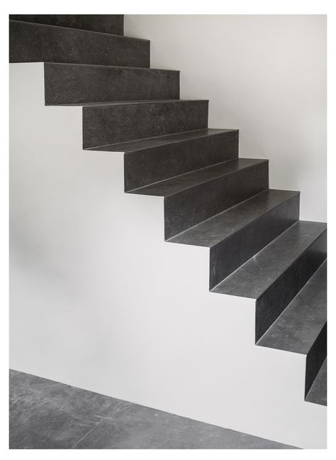 Black stairs without railing | Stairs Without Railing, Minimal Staircase, Tiled Staircase, Interior Stair Railing, Stairs In Kitchen, Black Stairs, Polished Plaster, Steel Stairs, Metal Stairs