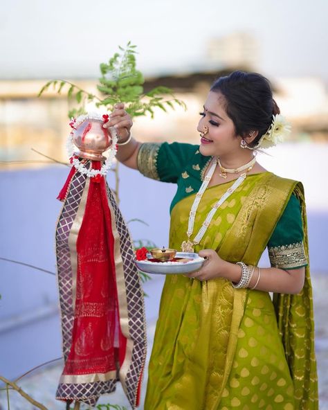 Gudi Padwa Pooja Gudipadva Photo Shoot, Gudi Padwa Photoshoot Ideas, Gudhipadva Photoshoot, Gudi Padwa Saree Look, Gudi Padwa Photoshoot, Gudipadwa Photoshoot, Cheap Outfits, Basant Panchami, Boho Crafts