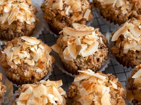 Hummingbird Cake Muffins, Hummingbird Muffin Recipe, Yogurt Banana Muffins, Hummingbird Muffins, Greek Yogurt Banana Muffins, Best Banana Muffins, Crumb Topping Recipe, Coconut Blueberry, Chocolate Greek Yogurt