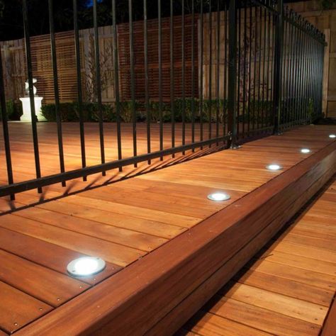 deck in floor lighting Deck Stair Lights, Outdoor Deck Lighting, Deck Piscina, Stair Lights, Light Hardwood, Solar Deck Lights, Wooden Deck, Deck Stairs, Deck Lights