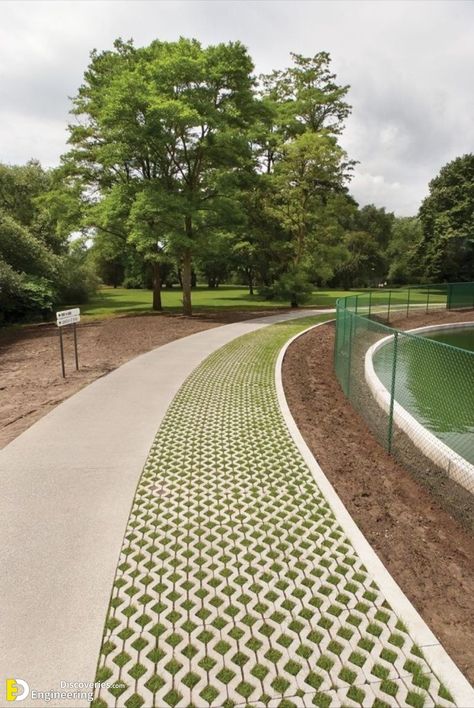 Stones With Grass In Between, Walkway With Grass In Between, Grass Driveway, Grass Pavers, Pavement Design, Decoration Beton, Natural Swimming Ponds, Driveway Paving, Paver Walkway