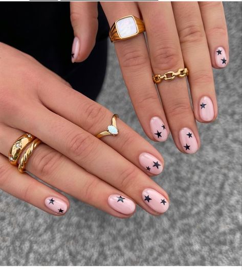 Summer Nail Ideas Black, Black Star Nails, Nail Ideas Black, Cute Summer Nail Ideas, Star Nail Designs, App Filter, Summer Nail Ideas, Airbrush App, Summery Nails