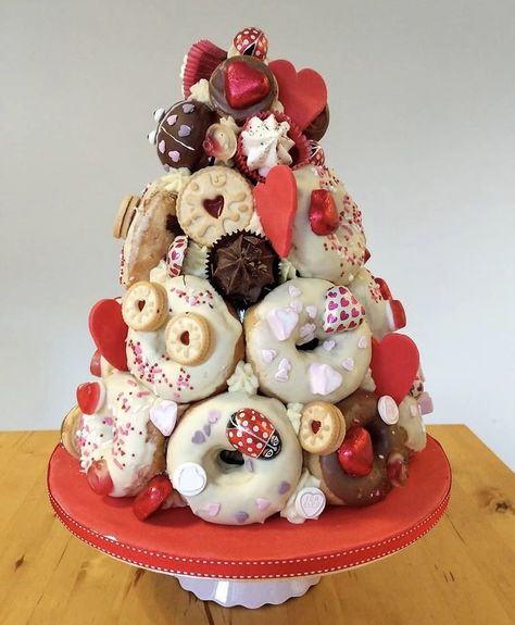 Valentines Donut, Donut Tower, Mini Donuts, Cake Pop, Gingerbread House, Donuts, Gingerbread, Tower, Valentines