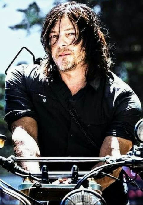 Daryl looking extra hot n sexy!! Darryl Dixon, Daryl Twd, Walking Dead Daryl, Fear The Walking, Fear The Walking Dead, Rick Grimes, Stuff And Thangs, Daryl Dixon, Norman Reedus