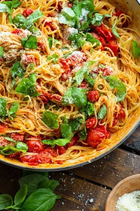 This tomato basil angel hair pasta recipe is on the table in under 30 minutes and is always a family favorite! #pastarecipe #angelhairpasta #tomatobasil Angel Hair Pasta Recipe, Angel Hair Pasta Recipes, Pasta Recipes Video, Easy Pasta Dinner Recipes, Sushi Bowl Recipe, Oh Sweet Basil, Easy Pasta Dinner, Cherry Tomato Pasta, Butter Pasta