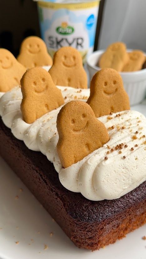 Gingerbread Loaf with Cinnamon Honey Frosting | Food By Remi Ginger Bread Loaf, Honey Frosting, Oreo Cookie Dough, Gingerbread Loaf, Biscoff Cake, Winter Baking, Creamy Macaroni And Cheese, Cinnamon Honey, Tres Leches Cake