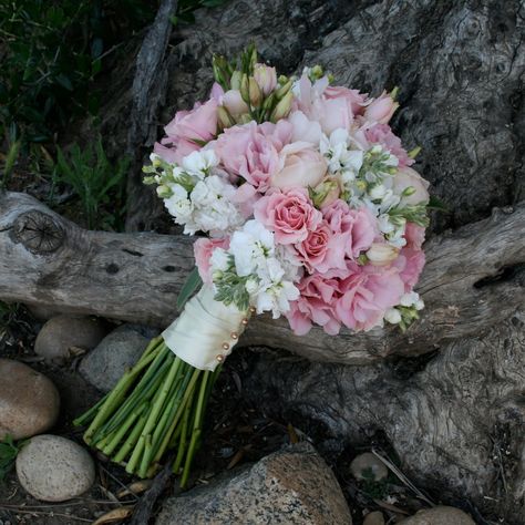 Best Flowers, Wedding Flowers Summer, Spray Roses, Bouquet Of Flowers, Bride Bouquets, Bridal Flowers, Beautiful Bouquet, Pink Peonies, Pink Wedding