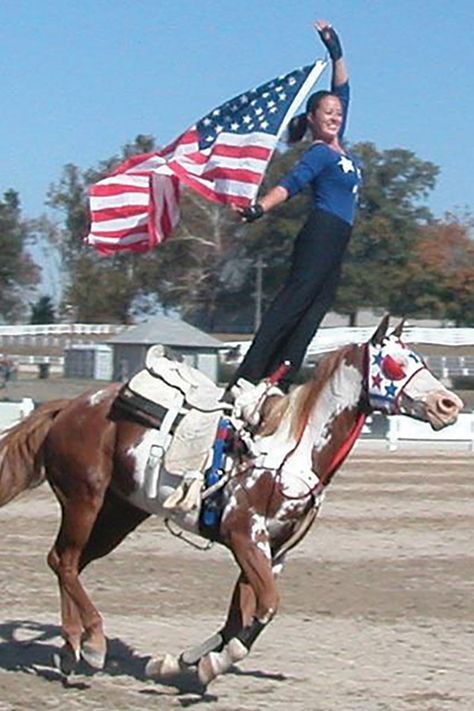 Katie Aesthetic, Cowgirls And Angels, Horse Tricks, Diff Aesthetics, English Horses, Horse Vaulting, Woman Riding Horse, Cowgirl Photo, Western Horses