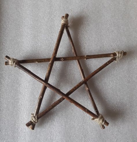 Twig Crafts, Pagan Crafts, Crystal Room, Willow Weaving, Pagan Altar, Willow Branches, Witchy Crafts, Mantle Piece, Branch Decor