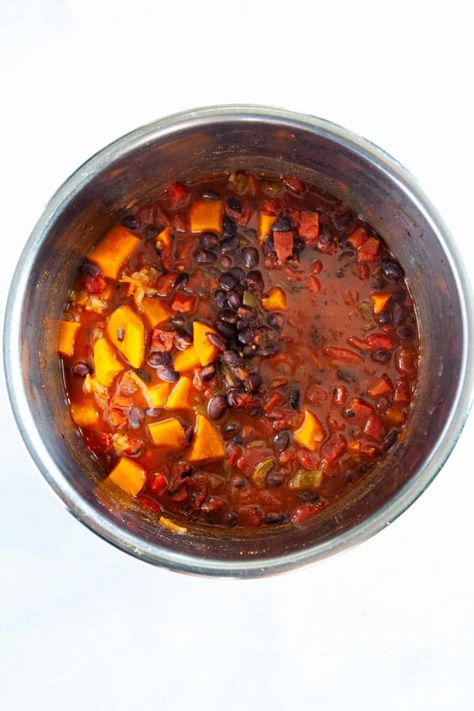 Instant Pot Sweet Potato Chili - Kitchen Skip Instant Pot Sweet Potato, Potato Chili, Quinoa Sweet Potato, Lentil Chili, Creamy Polenta, Sweet Potato Chili, Vegetarian Chili, Insta Pot, No Bean Chili