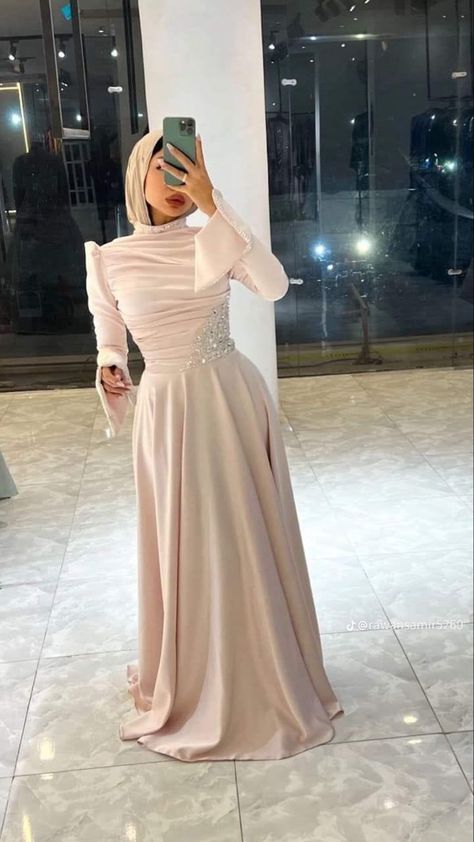 Hijabi Simple Dresses, Simple Hijab Dress For Graduation Party, Hijab Dress Party Engagement Simple, Dresses Soirée Hijab, Soiree Dresses For Hijab Classy, Hijab Dresses Soiree, Hijab Dress Party Engagement, Wedding Guest Outfit Casual, Hijabi Wedding Guest Outfit