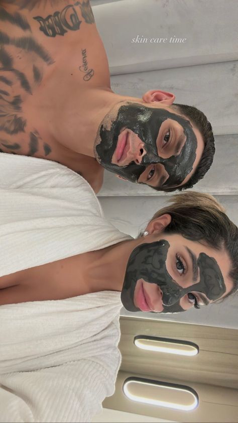 Skin Care Casal, Casal Skin Care, Skincare With Boyfriend, Couple Skincare, Couple Face Mask, Mask Pictures, Dark Spots On Face, Mens Hairstyles Thick Hair, Dream Date