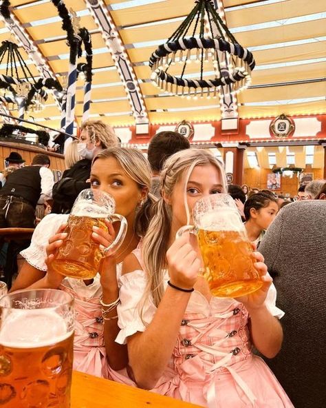 Oktoberfest Photo Ideas, Oktoberfest Pictures Ideas, October Fest Germany, Germany Oktoberfest Aesthetic, Oktoberfest In Munich, Oktoberfest Captions Instagram, Oktoberfest Photography, Oktoberfest Pictures, Octoberfest Germany