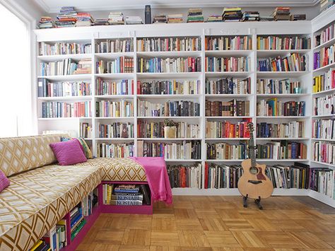 These Stunning Home Libraries Will Give You Shelf Envy Library Room Cozy, Library Room Design, Beautiful Home Library, Home Library Design Ideas, Cozy Home Library, Futurist Architecture, Reading Rooms, Home Library Rooms, Lots Of Books