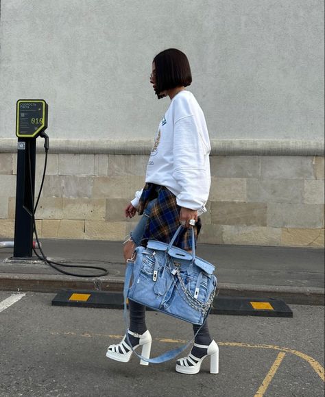 A girl wearing a jeans short, white sweatshirt, a orange and blue shirt, grey socks, white sandals and a jeans Birkin Hermès with jewels Chrome Hearts on it Birkin Bag Outfit, Bag Outfit, High Fashion Outfits, Jane Birkin, Chrome Hearts, I Don T Know, Birkin Bag, Cloth Bags, High Fashion