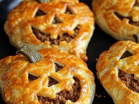 Trick-or-Treat Dinner: Ohio’s Favorite Halloween Ground Beef Turnovers Recipe! - NewsBreak Halloween Ground Beef Recipes, Ground Beef Halloween Recipes, Beef Turnovers, Halloween Food Cupcakes, Crispy Chicken Burgers, Turnover Recipes, Ground Beef Dinner, Spooky Decorations, Flaky Biscuits