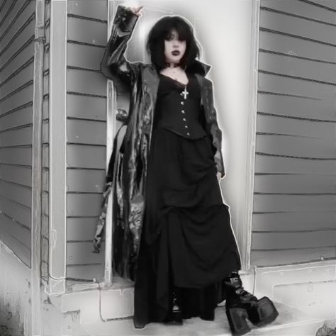 Leather Trench Coat Outfit Goth, Goth Trench Coat, Trad Goth Outfits, Dark Gothic Fashion, Goth Outfit Ideas, Goth Gf, Goth Outfit, Fashion Top Outfits, Dark Outfits