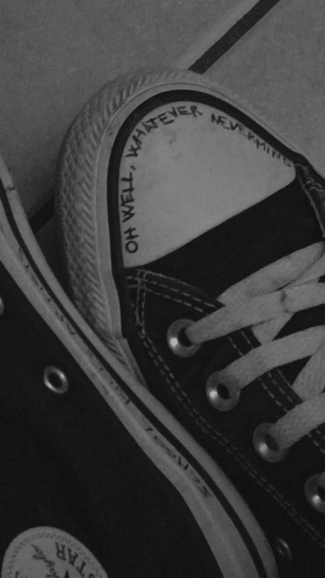 Converse Aesthetic Grunge, Drawing On Converse, Converse Aesthetic, At A Party, Kim Hongjoong, Shoe Lace Patterns, Shoe Lace, Aesthetic Grunge, Lace Patterns