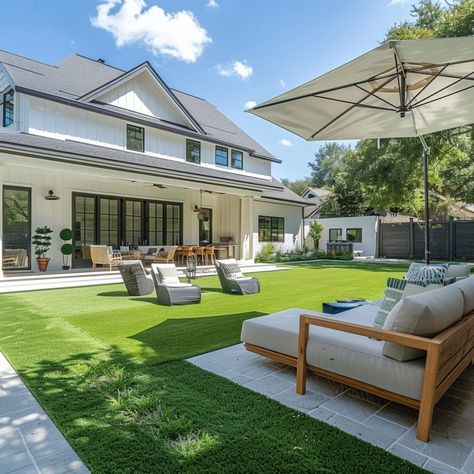 Grass Patio Ideas, Turf Backyard Ideas, Backyard Grass Landscaping, Artificial Grass Ideas, Artificial Turf Backyard, Grass Patio, Artificial Grass Patio, Artificial Grass Garden, Grass Backyard