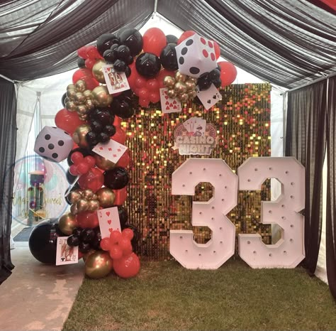 Casino Theme Quince, Vegas 21st Birthday Ideas Theme Parties, Casino Party Ideas Decoration, Players Club Theme Party, Casino Theme Backdrop, Ace Of Spades Party Theme, Casino Theme Party Decorations Backdrops, Poker Theme Party, Casino Themed Balloons