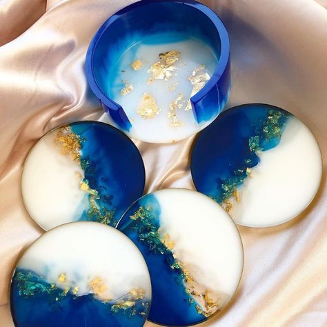 Resin Coaster Set With Holder, Coaster Resin Ideas, Resin Coasters Ideas, Diy Resin Coasters, Diy Resin Phone Case, Resin Art Canvas, Craft Resin, Resin Products, Alcohol Ink Crafts