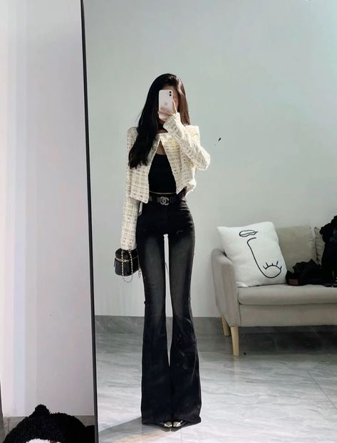 Outfit Rompi, Korean Fashion Classy, Hourglass Figure Outfits, Black Pants Outfit, Ulzzang Style, Best Winter Outfits, Classy Winter Outfits, Outfit Korean, Clothes Korean Style