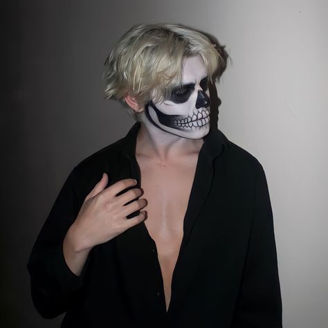 Blonde Aesthetic, Skeleton Face, Draco Malfoy Aesthetic, People With Disabilities, Blonde Boys, Halloween Boys, Aesthetic Boy, One Year Ago, The Perfect Guy