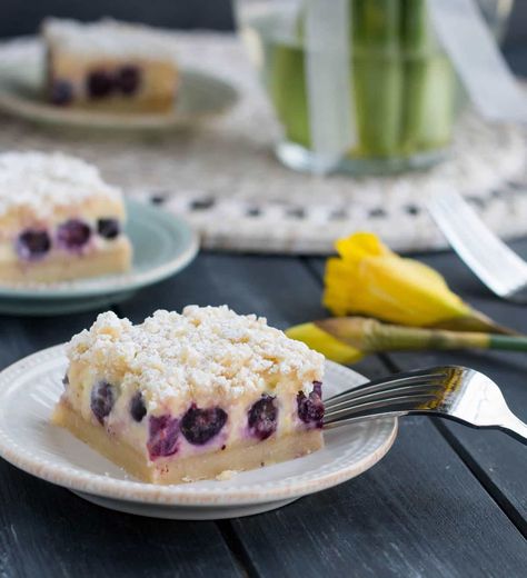 Lemon Blueberry Shortbread Bars. A thick, soft shortbread crust is topped with a lemony custard, fresh blueberries and a lemon crumb topping! Blueberry Shortbread Bars, Lemon Shortcake, Blueberry Cream Cake, Blueberry Shortbread, Blueberry Cream Cake Recipe, All Butter Pie Crust, Lemon Custard, Cake Mug, Chocolate Whipped Cream