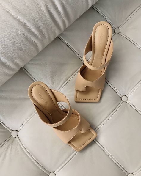 Tony Bianco on Instagram: “Neutral, always. #LibertyHeel x #TonyBianco” Shop Heels, Hot Bags, Heels Online, Monochrome Fashion, Tony Bianco, Girly Accessories, Shoe Inspiration, Shoe Inspo, Beige Aesthetic