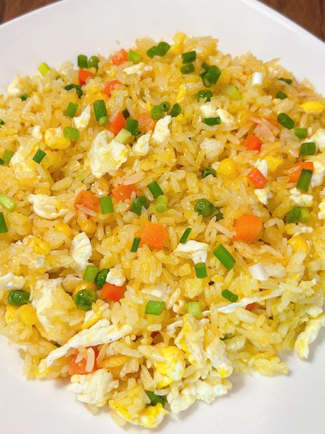 Golden Egg Fried Rice (10 minutes quick recipe) Green Onion Pancake, Boba Recipe, Popular Chinese Dishes, Japanese Steak, Chinese Street Food, Garlic Fried Rice, Egg Fried Rice, Golden Egg, Butter Rice