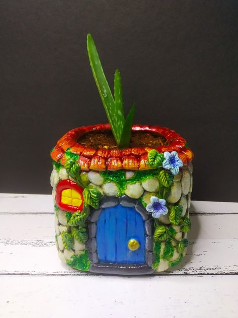 Paint Containers Diy, Plastic Container Painting Ideas, Small Plastic Containers, Planter Diy, House Planter, Diy Planter, Plant Pot Diy, Fairy Castle, Pot Flower