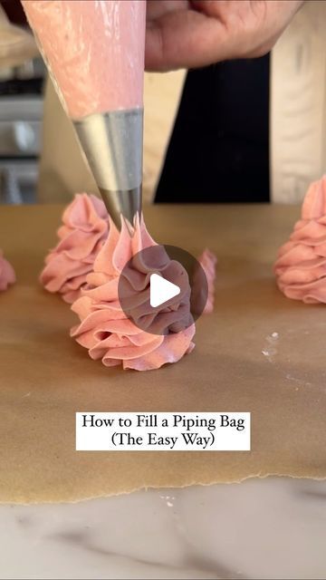 How To Put Piping Tip On Bag, How To Set Up Piping Bag, How To Fill A Piping Bag Video, Pipping Bag Technique, Icing Bag Tips, Icing Bags Diy How To Make, How To Fill Piping Bag, How To Make A Piping Bag, Icing Cupcakes Without Piping Bag