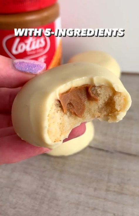 Biscoff Spread, Twix Cookies, Buttery Shortbread, Biscoff Cookies, Sweet Dishes Recipes, Shortbread Cookie, Easy Baking Recipes Desserts, Easy Snack Recipes, Tasty Baking