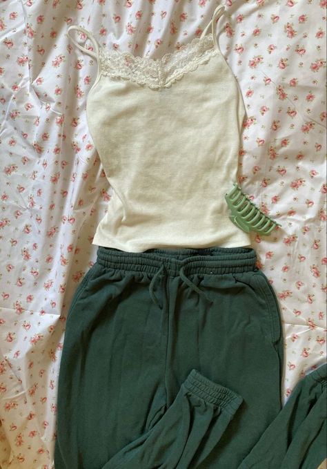 Green Pjs Outfit, Green Brandy Sweatpants Outfit, Outfit With Green Sweatpants, What To Wear With Green Sweatpants, Coquette Lazy Outfits, Green Pjs Aesthetic, Sweatpants Outfit Coquette, Green Pajamas Aesthetic, Dark Green Joggers Outfit